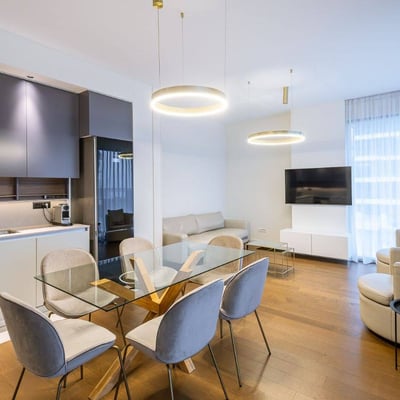 Alquiler de un piso luminoso de 3 habitaciones, 84 m², en el complejo residencial BW Terraces, Belgrado, Serbia